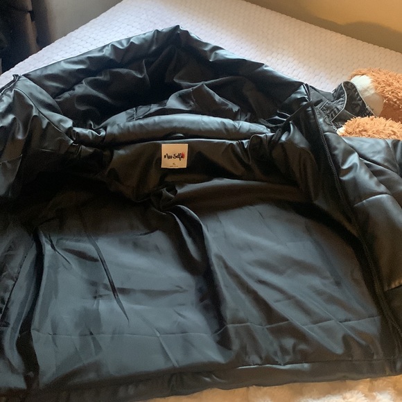 Black puffer jacket - Picture 3 of 3